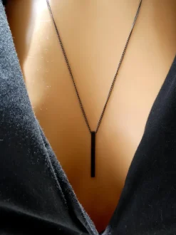 Carey Bar Pendant in black