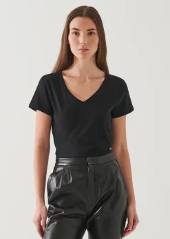 Ivy V-neck in black