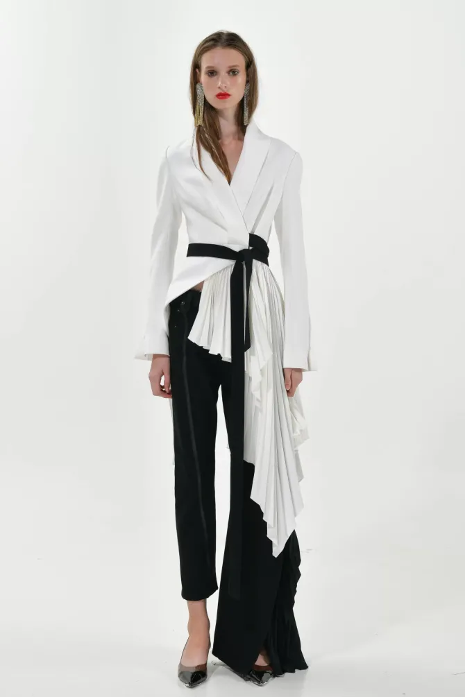 Peggy tuxedo jacket in off white + Black