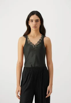 Salacy Tank Top