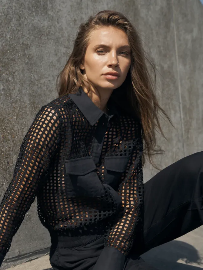 YARA shirt in black
